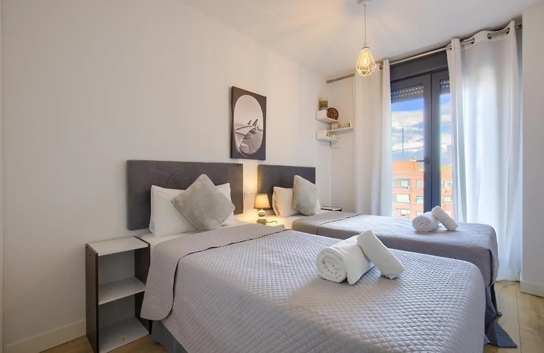2B2B Deluxe Apartment - Jardines De Cuatro Caminos - Business District - Santiago Bernabeu-1